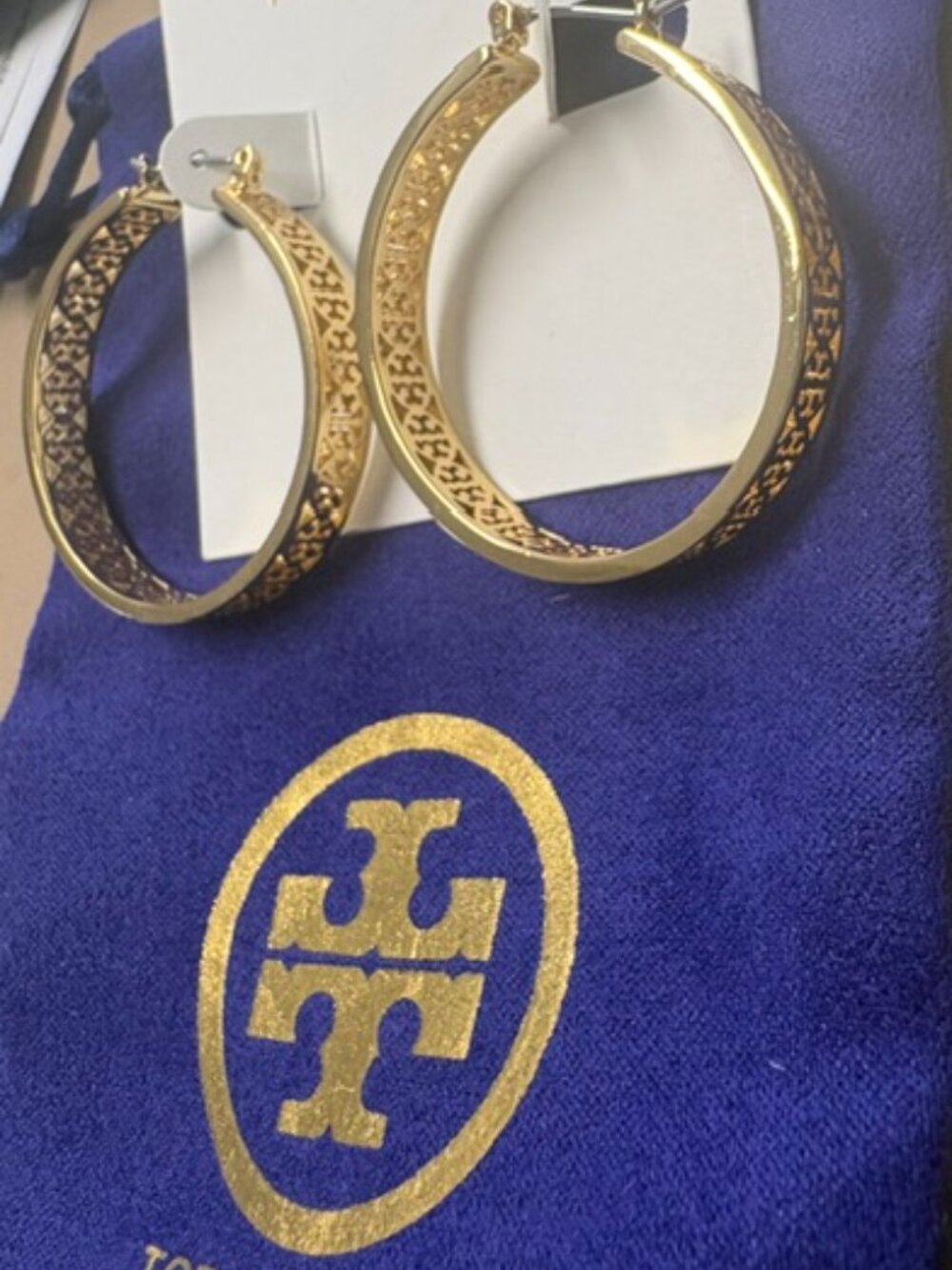 TORY BURCH KINSLEY HOOPS EARRINGS - Picture 3 of 4